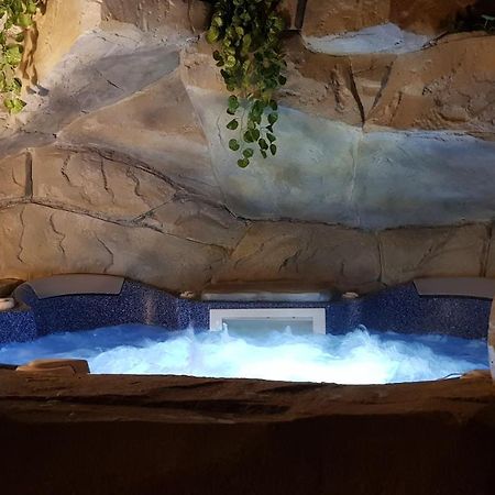 Le Lodge Origin Sainte-Suzanne Bagian luar foto