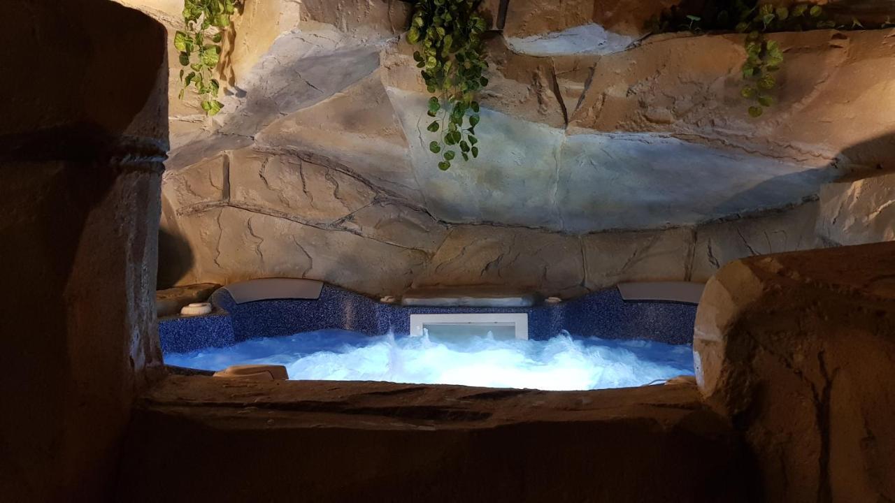 Le Lodge Origin Sainte-Suzanne Bagian luar foto